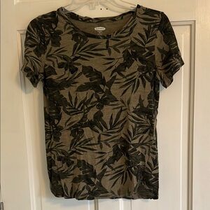 Old Navy Olive Green Leaf Print Short Sleeve Tee